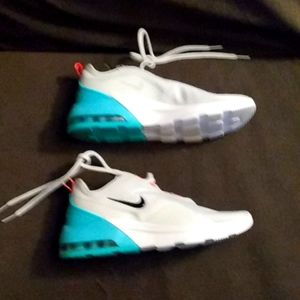 Women's nike air max motion 2